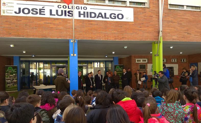 Revilla participa en el colegio José Luis Hidalgo en los actos del Día Mundial del Árbol