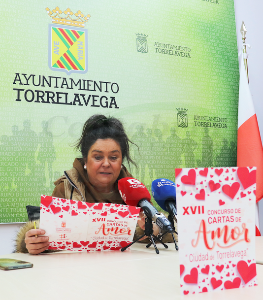 La concejala de Cultura Esther Vélez ha presentado el XVII Concurso de Cartas de Amor ‘Ciudad de Torrelavega’