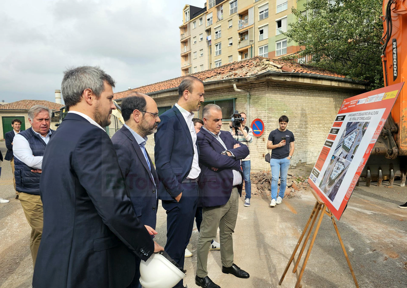 Comienzan las obras del aparcamiento en altura del exterior del Mercado Nacional, que estará en funcionamiento a finales de 2025