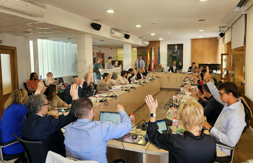 En la imagen de archivo un pleno del Ayuntamiento de Torrelavega