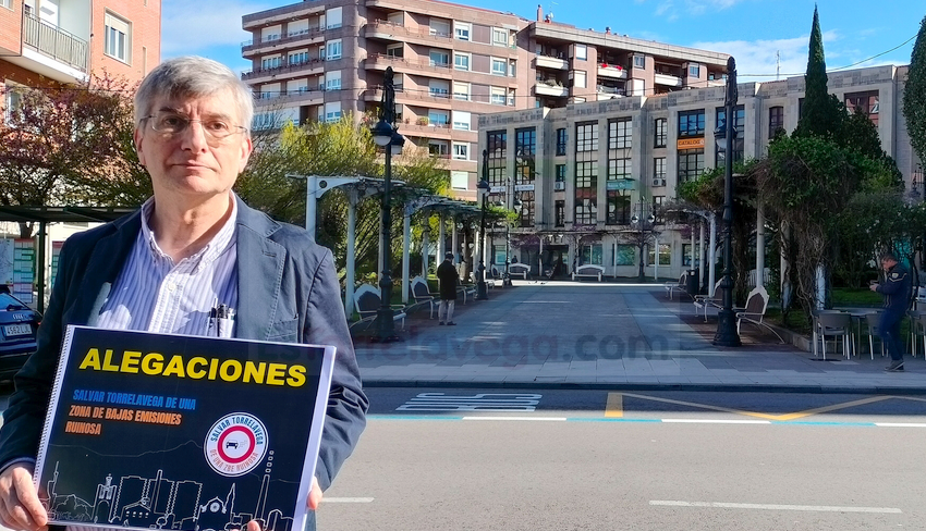 En la imagen Ángel Herreros, líder de la Plataforma Salvar Torrelavega de una ZBE ruinosa- La Plataforma asegura que la ordenanza de la ZBE 'arrastra' a Torrelavega "al precipicio económico"