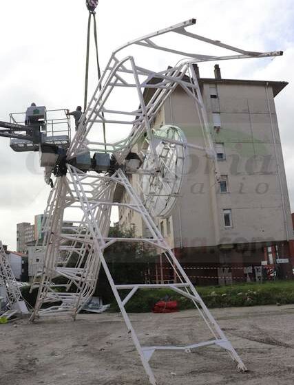 Desmontaje final de la noria gigante que se desplomó en Torrelavega