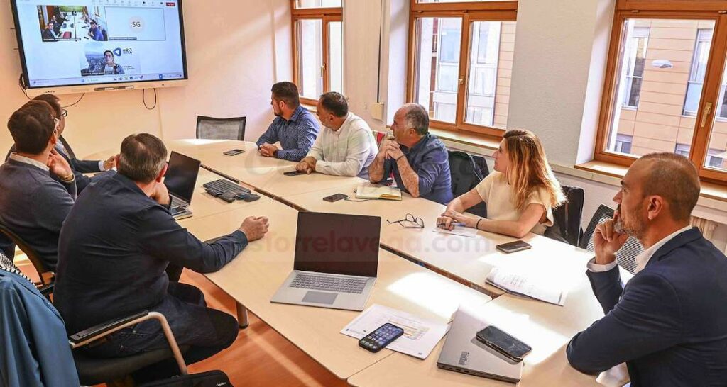 Reunión de trabajo sobre el proyecto de desarrollo de la Smart City de Torrelavega