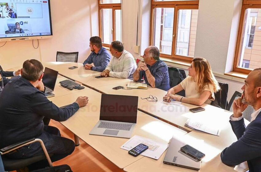  Reunión de trabajo sobre el proyecto de desarrollo de la Smart City de Torrelavega