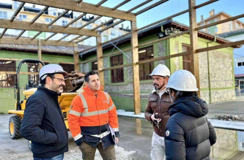 Las obras de instalación de la cubierta del patio del colegio Menéndez Pelayo “avanzan a buen ritmo”